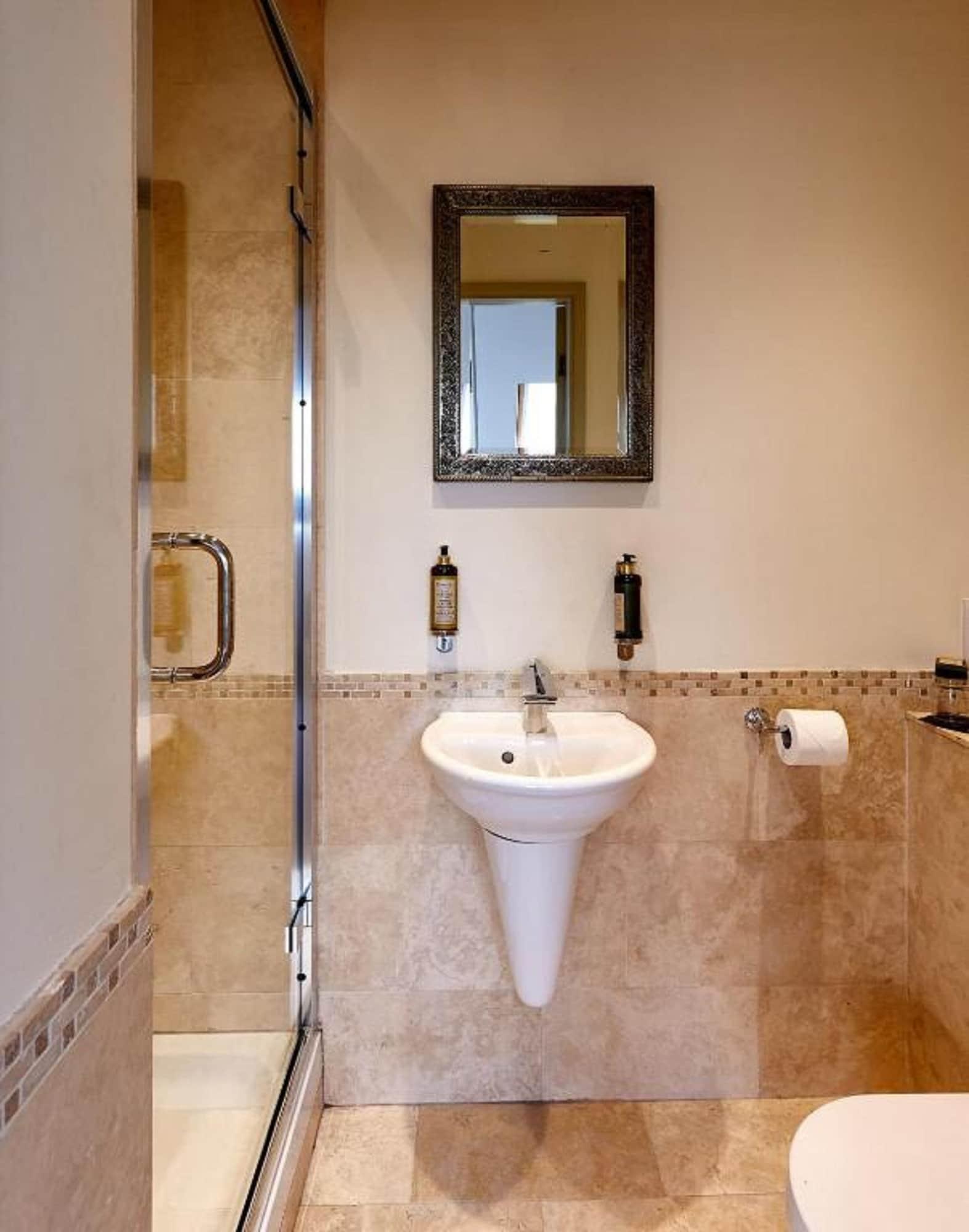 Dorian House Boutique B&B - Free Parking! Bath Luaran gambar A wet room