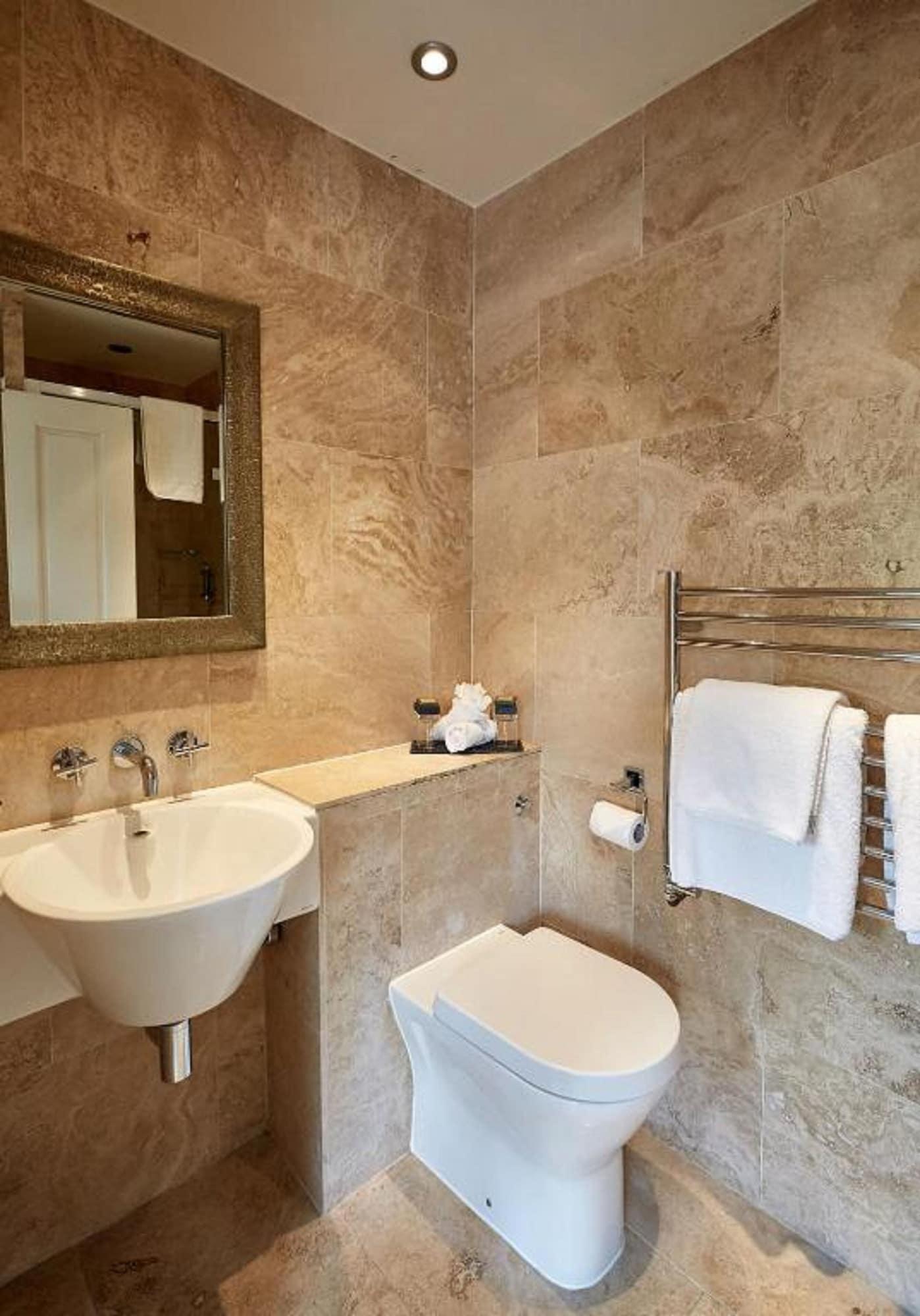 Dorian House Boutique B&B - Free Parking! Bath Luaran gambar Bathroom at The Old Bank Hotel, Knutsford