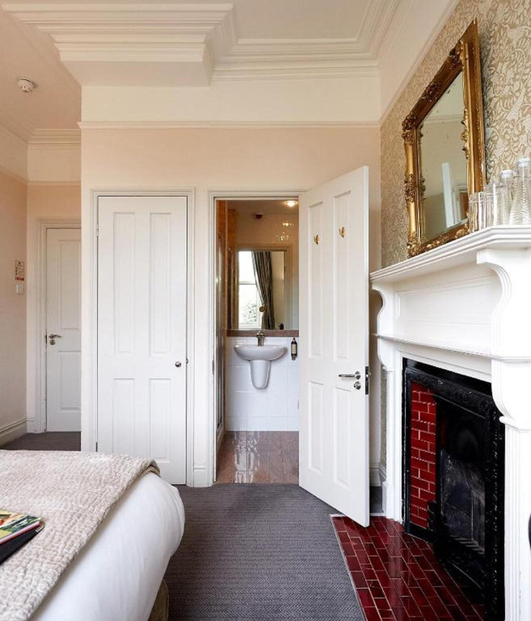 Dorian House Boutique B&B - Free Parking! Bath Luaran gambar A bedroom at the hotel