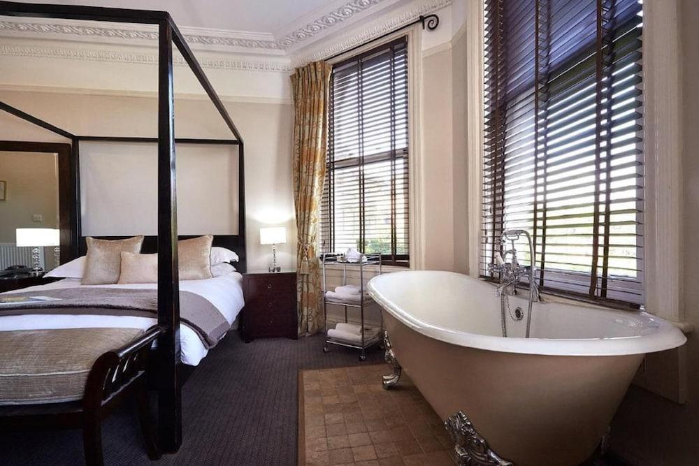 Dorian House Boutique B&B - Free Parking! Bath Luaran gambar A suite at the hotel