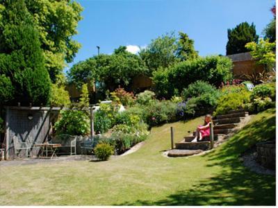 Dorian House Boutique B&B - Free Parking! Bath Luaran gambar The garden at the centre
