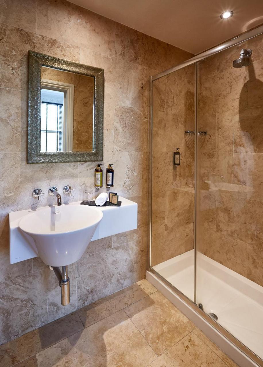 Dorian House Boutique B&B - Free Parking! Bath Luaran gambar A bathroom in a hotel